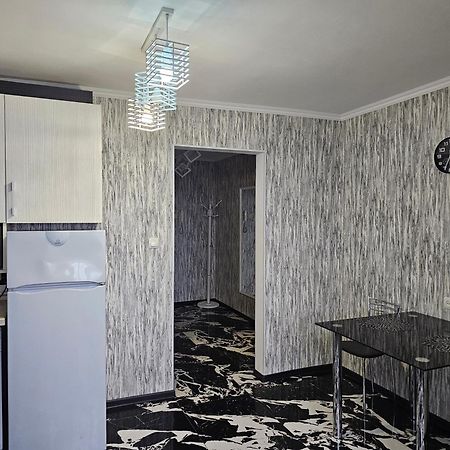 Black And White Apartment Κισινάου Εξωτερικό φωτογραφία
