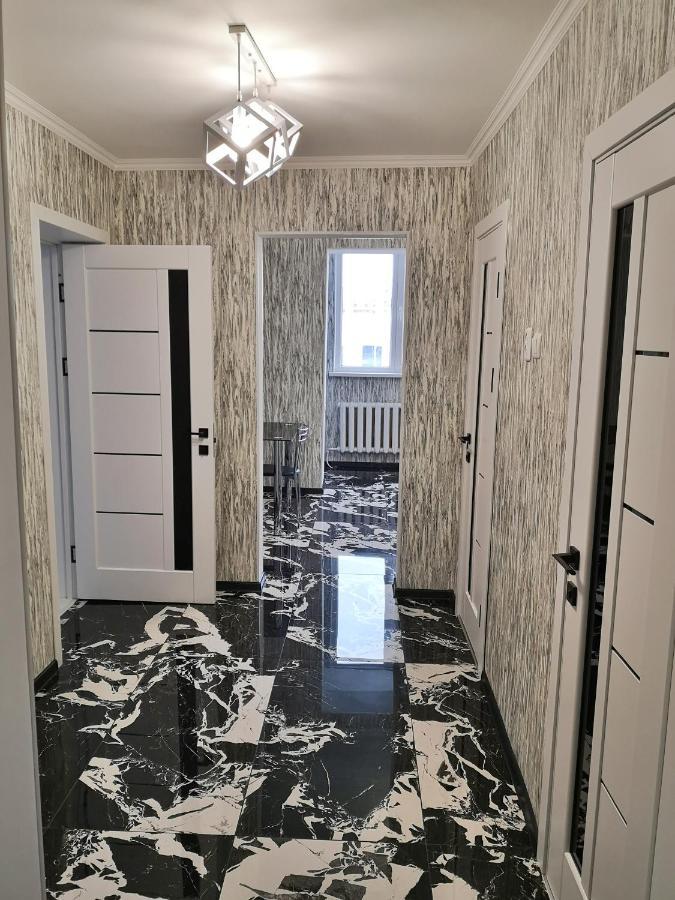 Black And White Apartment Κισινάου Εξωτερικό φωτογραφία